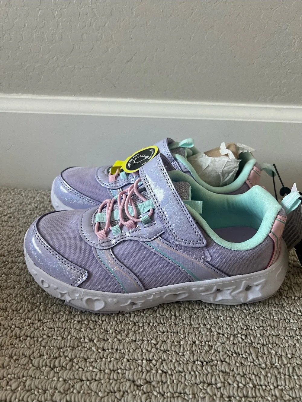 Athletic Works Little Girl & Big Girl Star Light-Up Sneakers size2 NWT $15